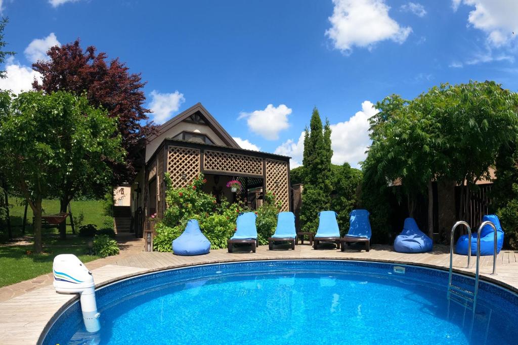 Заміський комплекс EcoHouse Peri