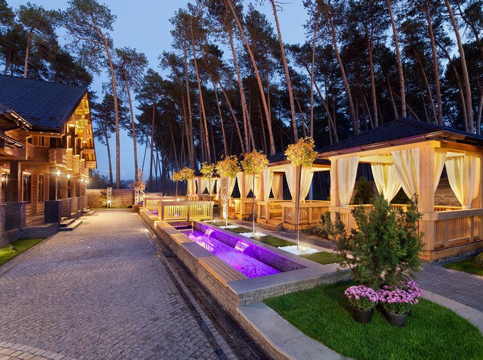 Заміський готельно-ресторанний комплекс Золотий Дуб