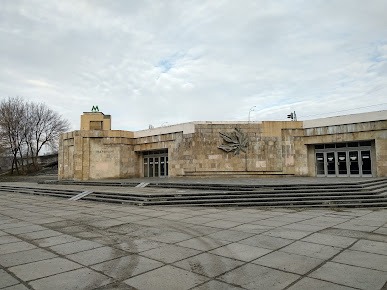 Станція метро Гідропарк