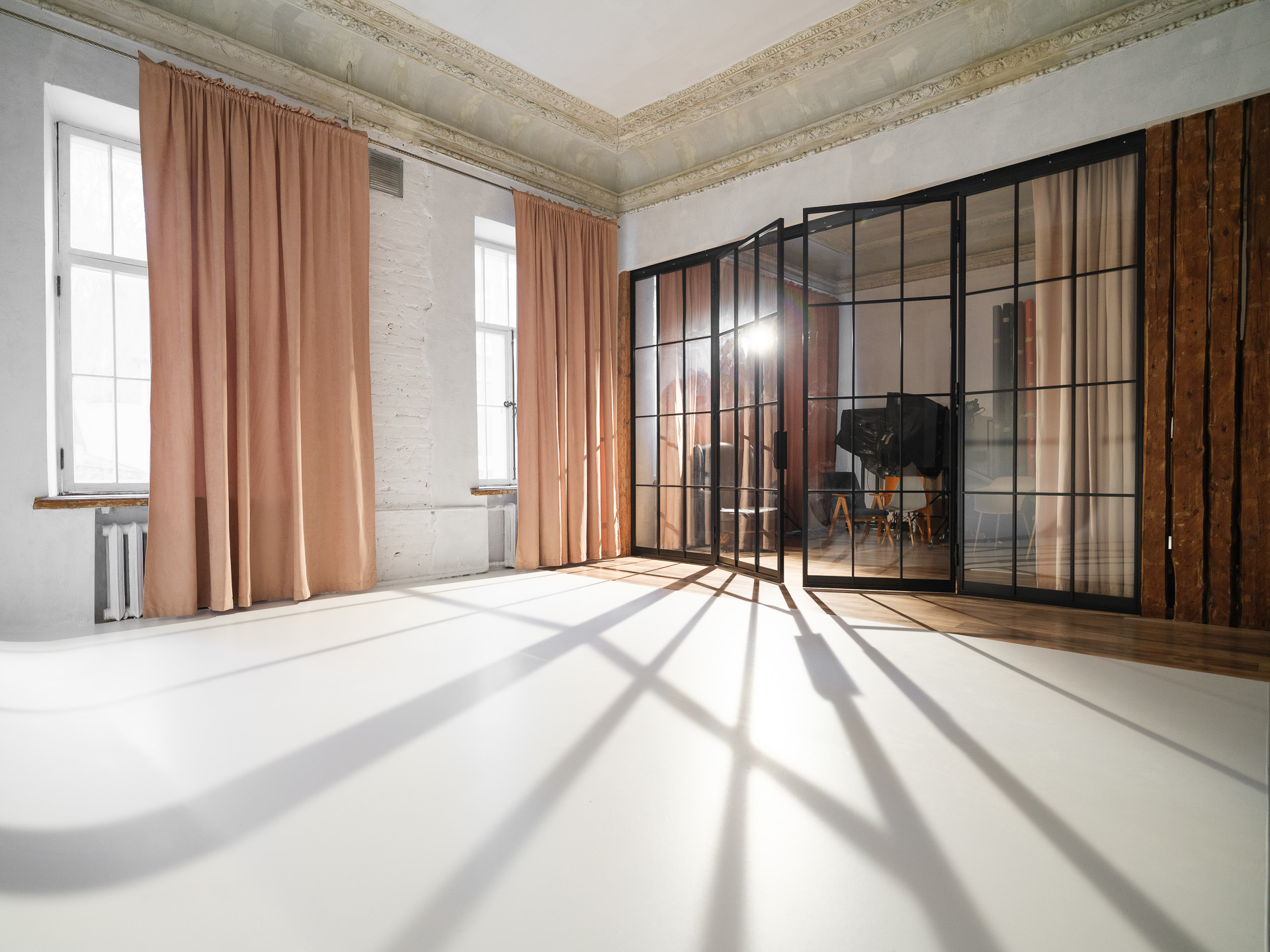 Інтер’єрна фотостудія F11 Studio