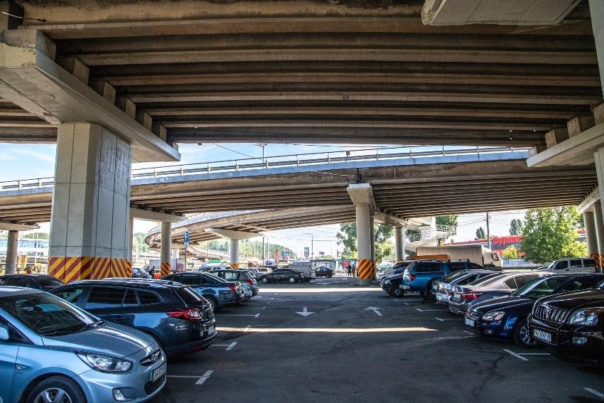 Автостоянка на метро Видубичі