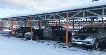 Автостоянка на вулиці Петропавлівській