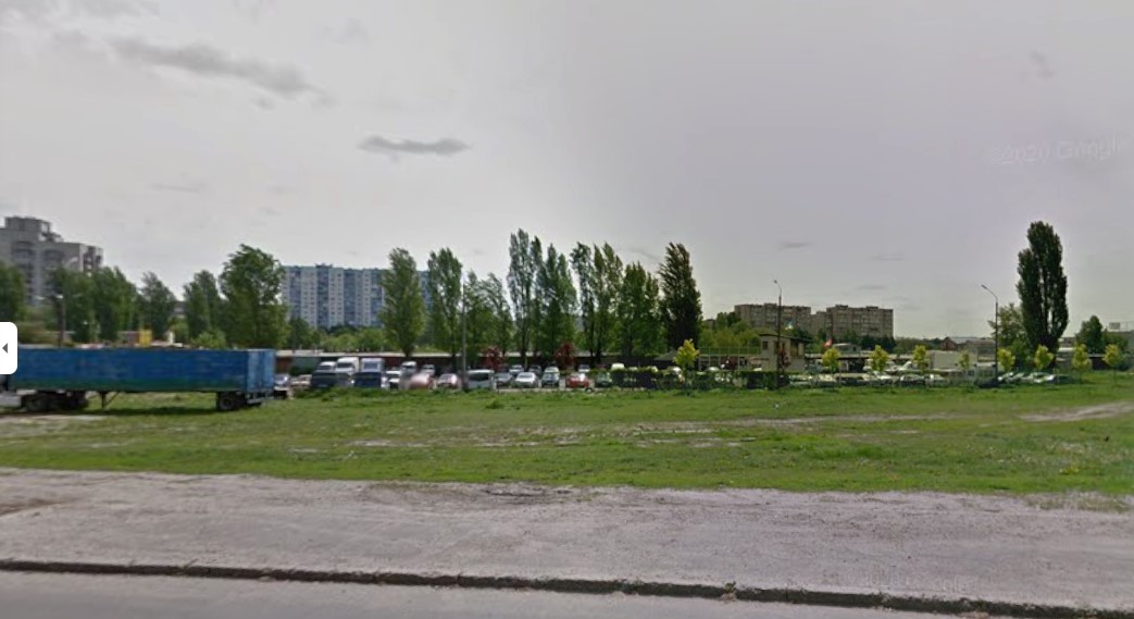 Автостоянка на вулиці Зодчих