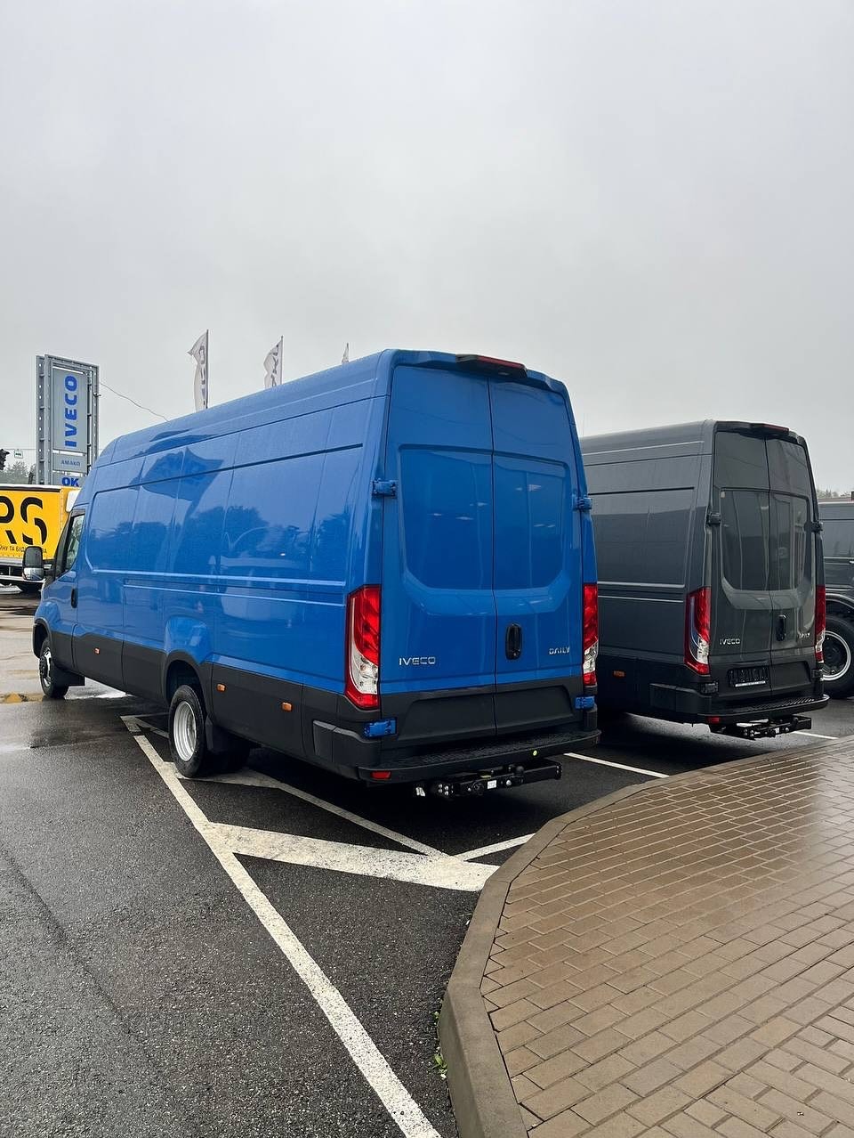 Магазин автозапчастин AMAKO Trucks